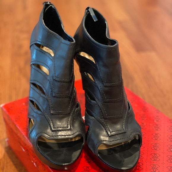 Peep toe bootie by Guess - Picture 3 of 3